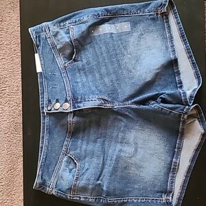 Lane Bryant High-Rise Essential Stretch Girlfriend Short Size 18